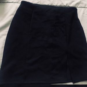 mini skirts with side slits🖤